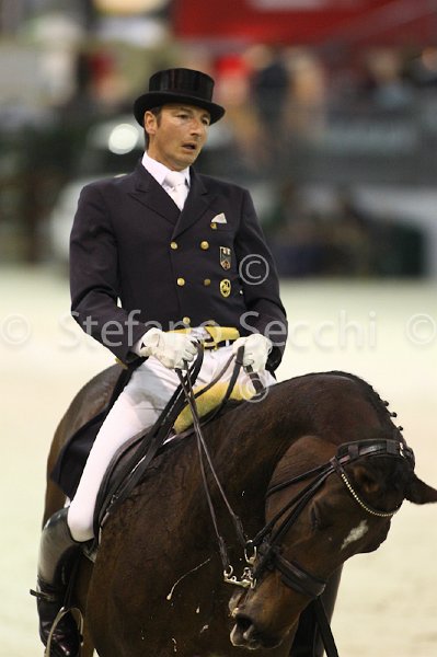 LAUGKS_MEGGLE\'S WELTTALL_MILANO_2011_SS3_9926.jpg